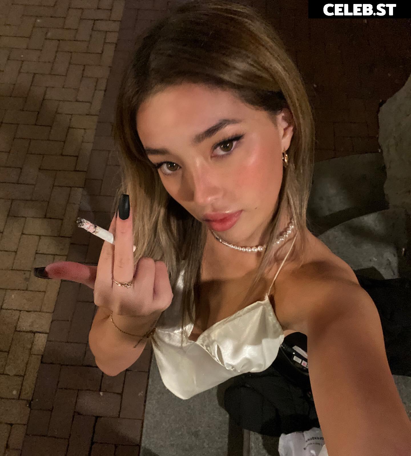 Holly Lim Image 11904967