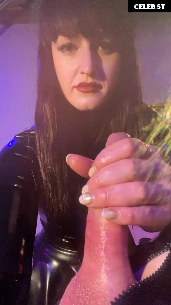 Vivienne l’Amour / kinkyfetishviv / straponmistress Image 11909019