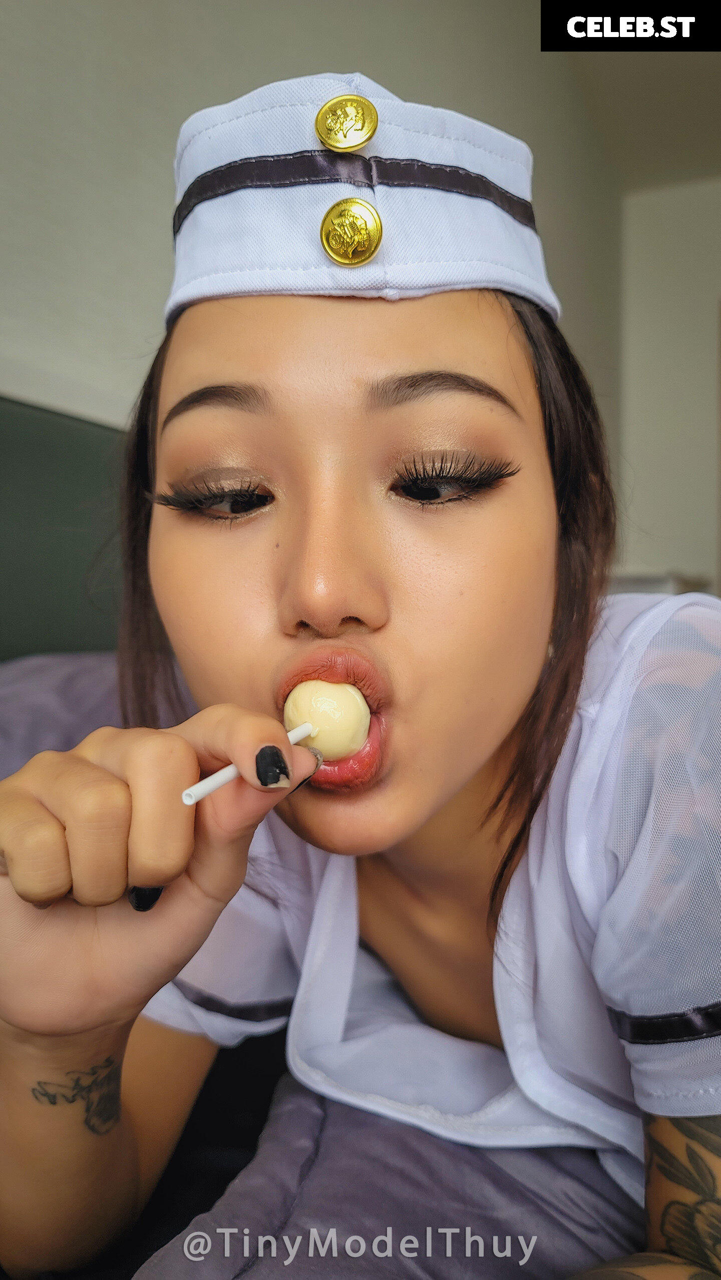 Tinymodelthuy Image 11990529