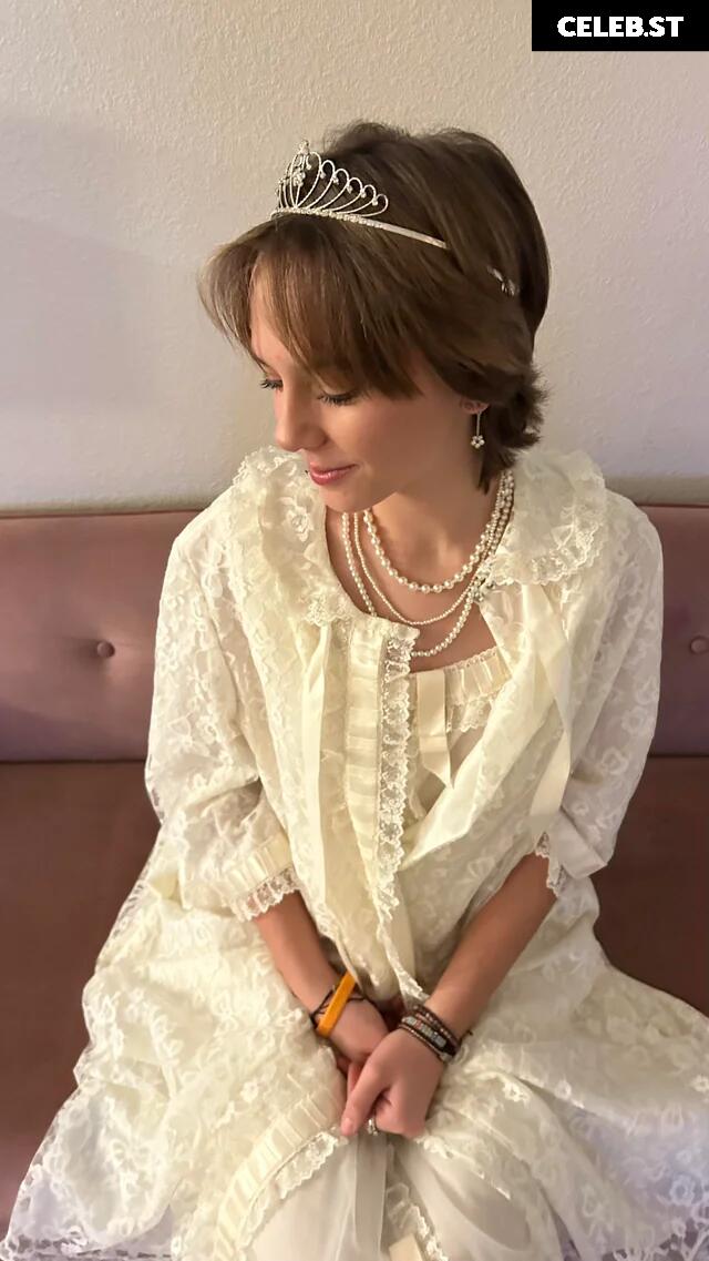 Cuffsandbunnies / Lizzy &amp; Elle Image 11988843