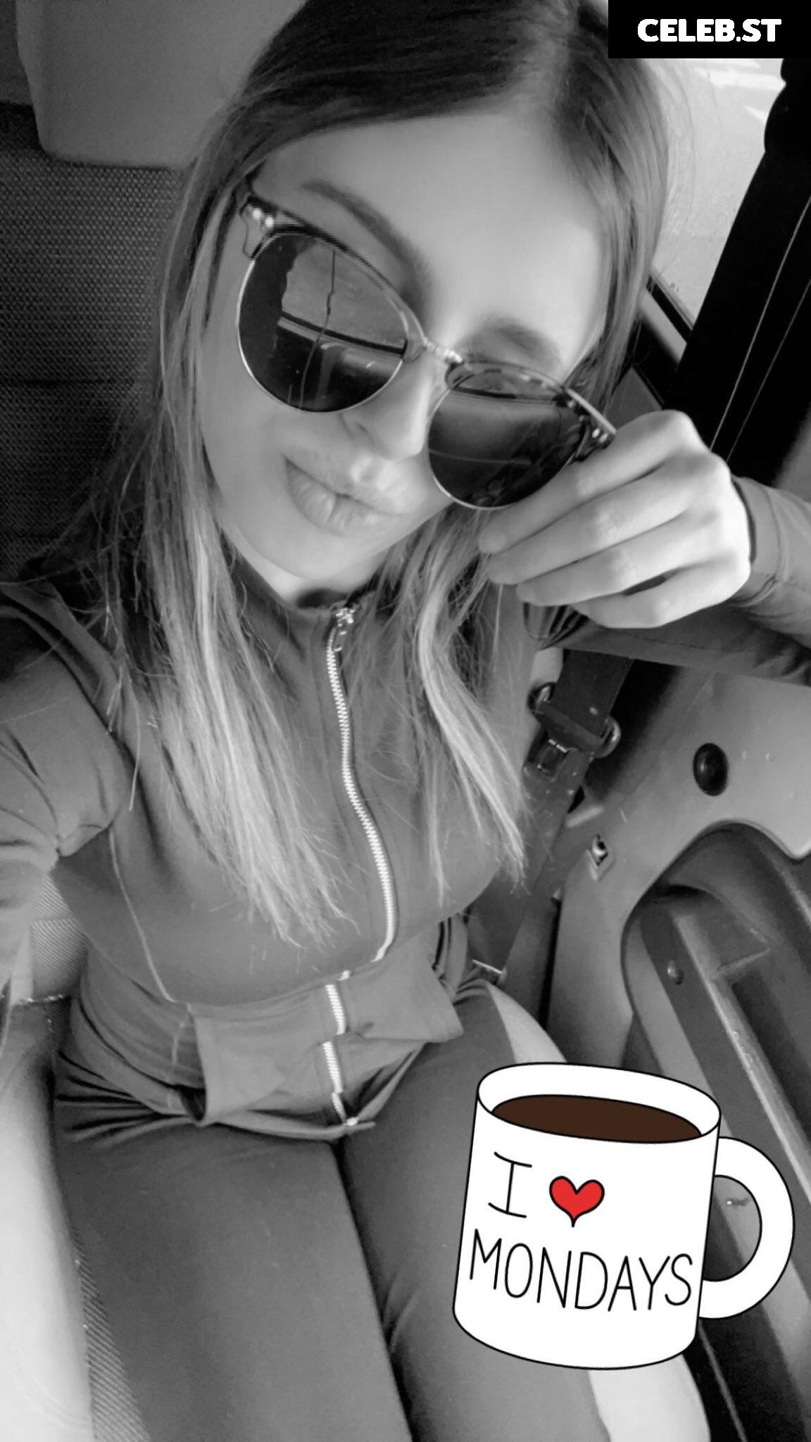 Hailey Phillips / haileychechik / haileyphilllips / maybeehailey / Image 11981193