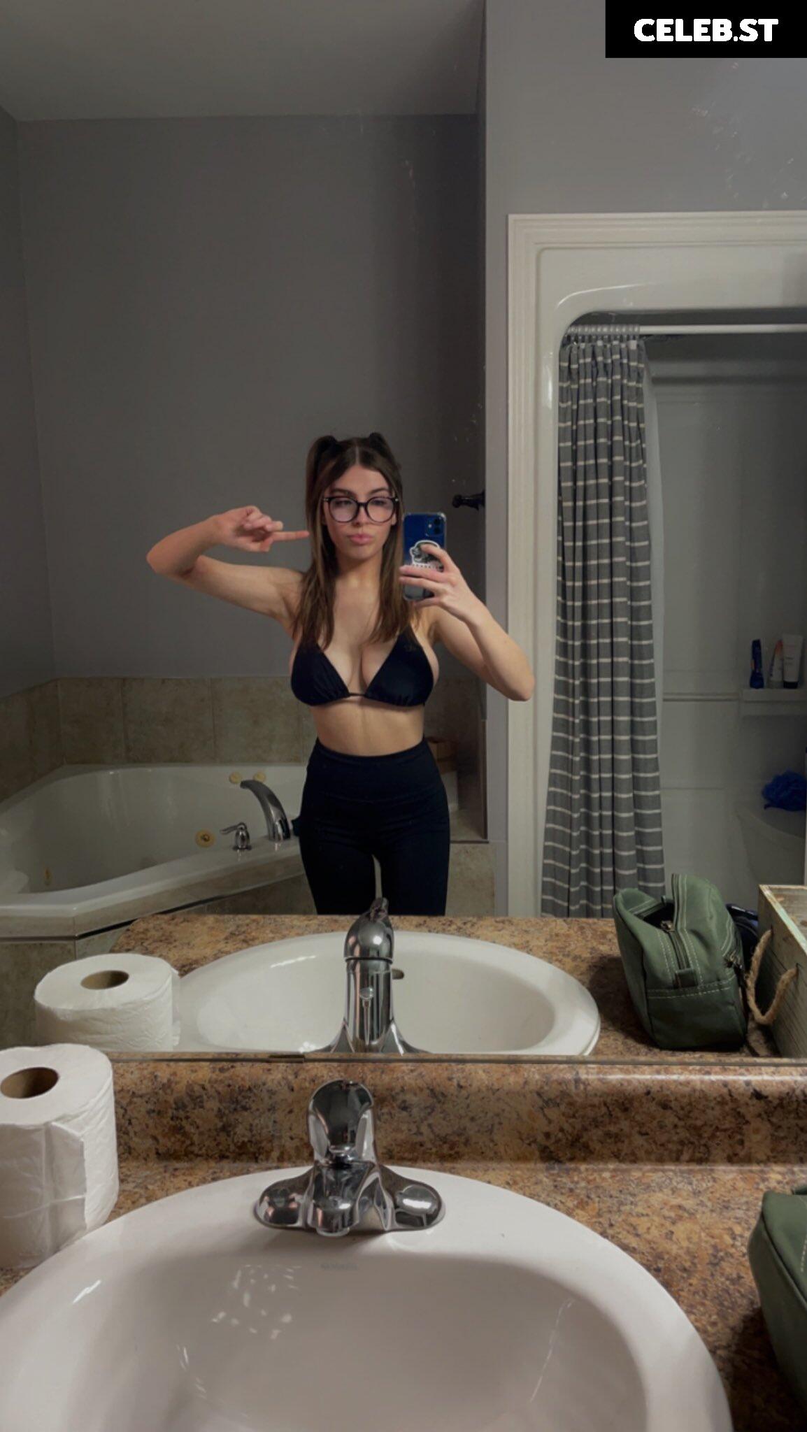 Hailey Phillips / haileychechik / haileyphilllips / maybeehailey / Image 11981162