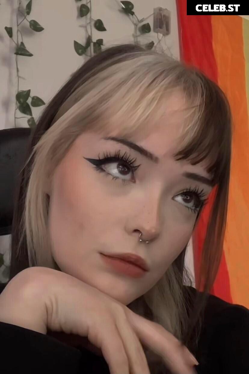 MossyMothBaby / mossymoth / Moth / bunn1eb / bunnieeb / Breannakate / Alexisthere / itsmobabyy / beascoffin Image 11980698