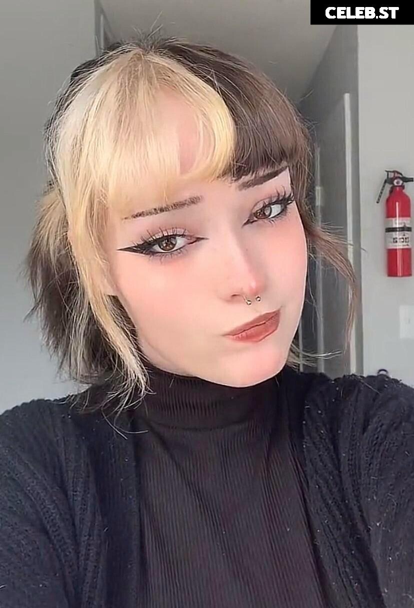 MossyMothBaby / mossymoth / Moth / bunn1eb / bunnieeb / Breannakate / Alexisthere / itsmobabyy / beascoffin Image 11980680