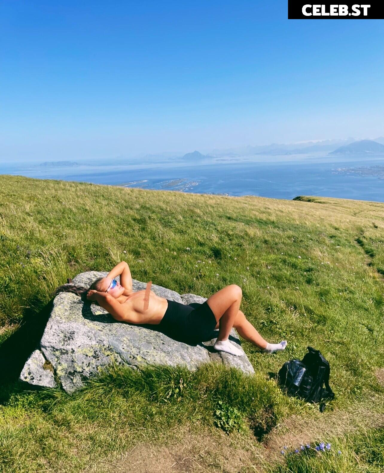 heleneelises/ Helene Elise Strom/ helenees Image 11866225