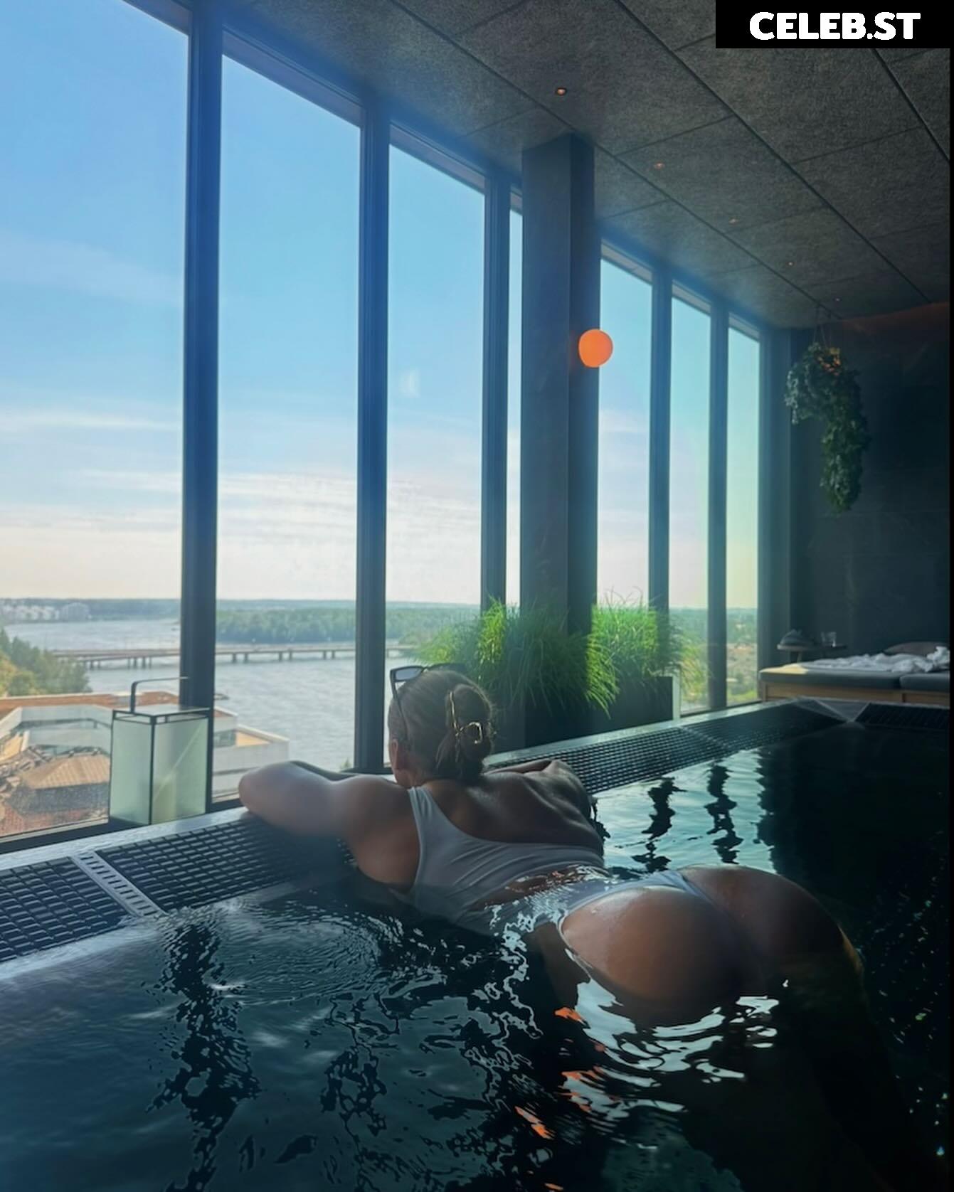 heleneelises/ Helene Elise Strom/ helenees Image 11866231