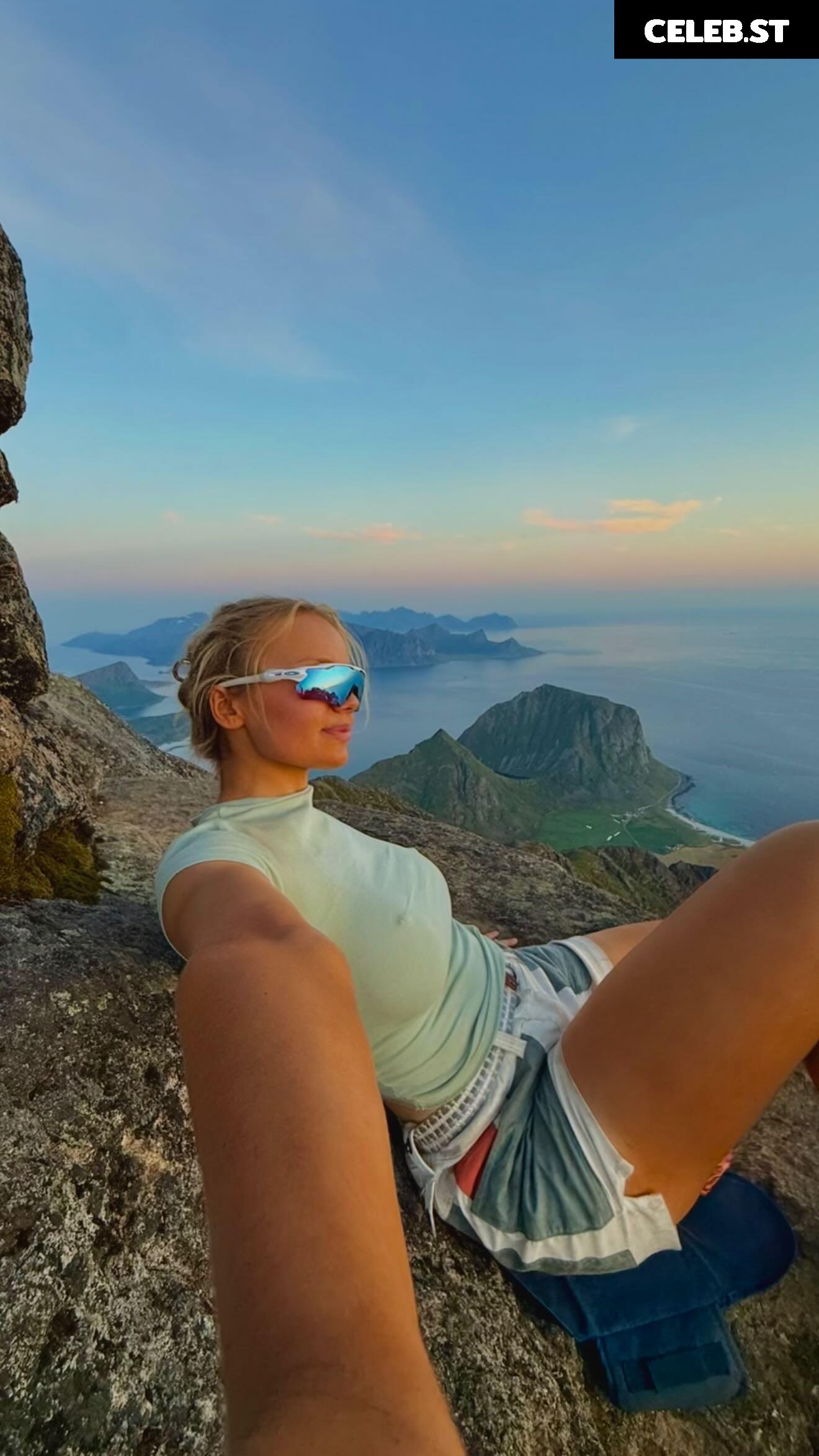 heleneelises/ Helene Elise Strom/ helenees Image 11866251