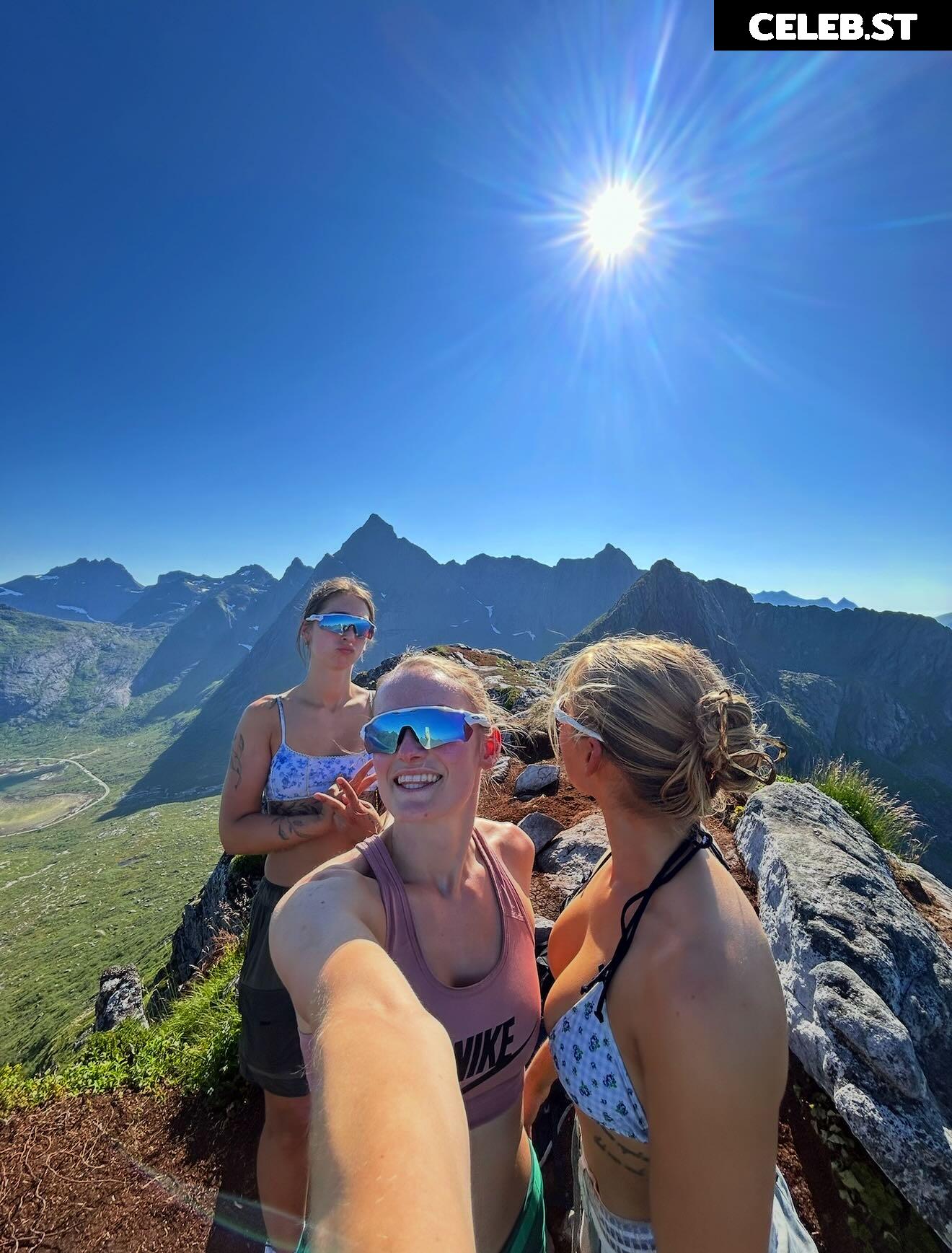 heleneelises/ Helene Elise Strom/ helenees Image 11866255