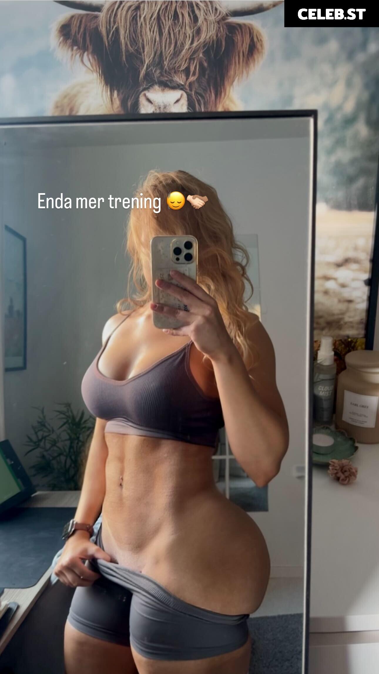 heleneelises/ Helene Elise Strom/ helenees Image 11866245