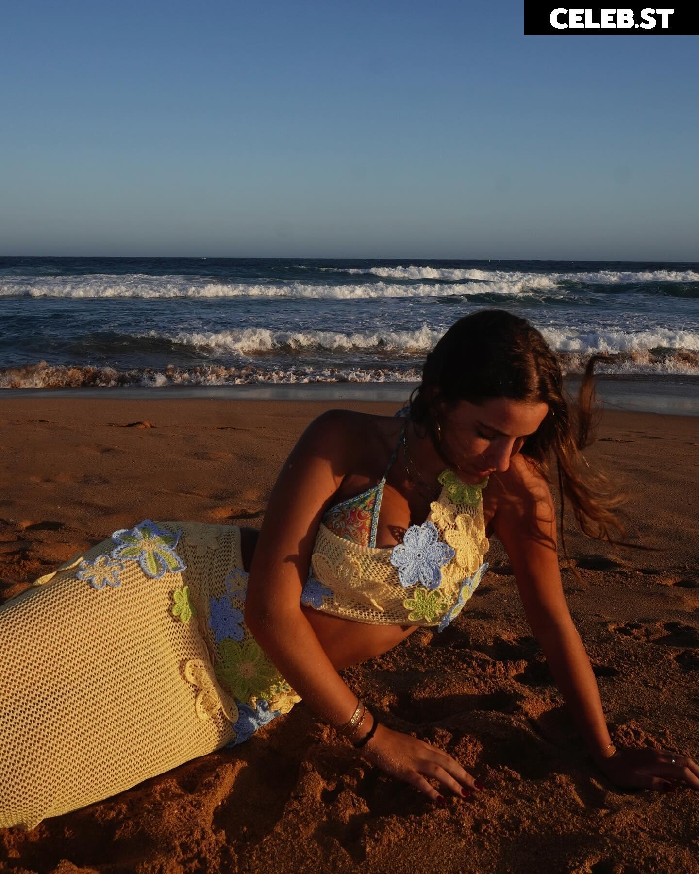 LAURA @lauramjj Image 11869021