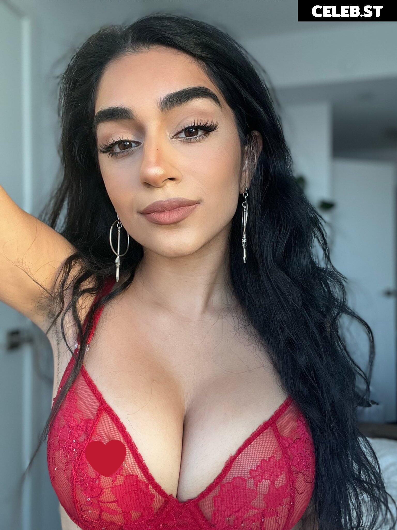 Saira Rose / sairaspooks Image 11875129