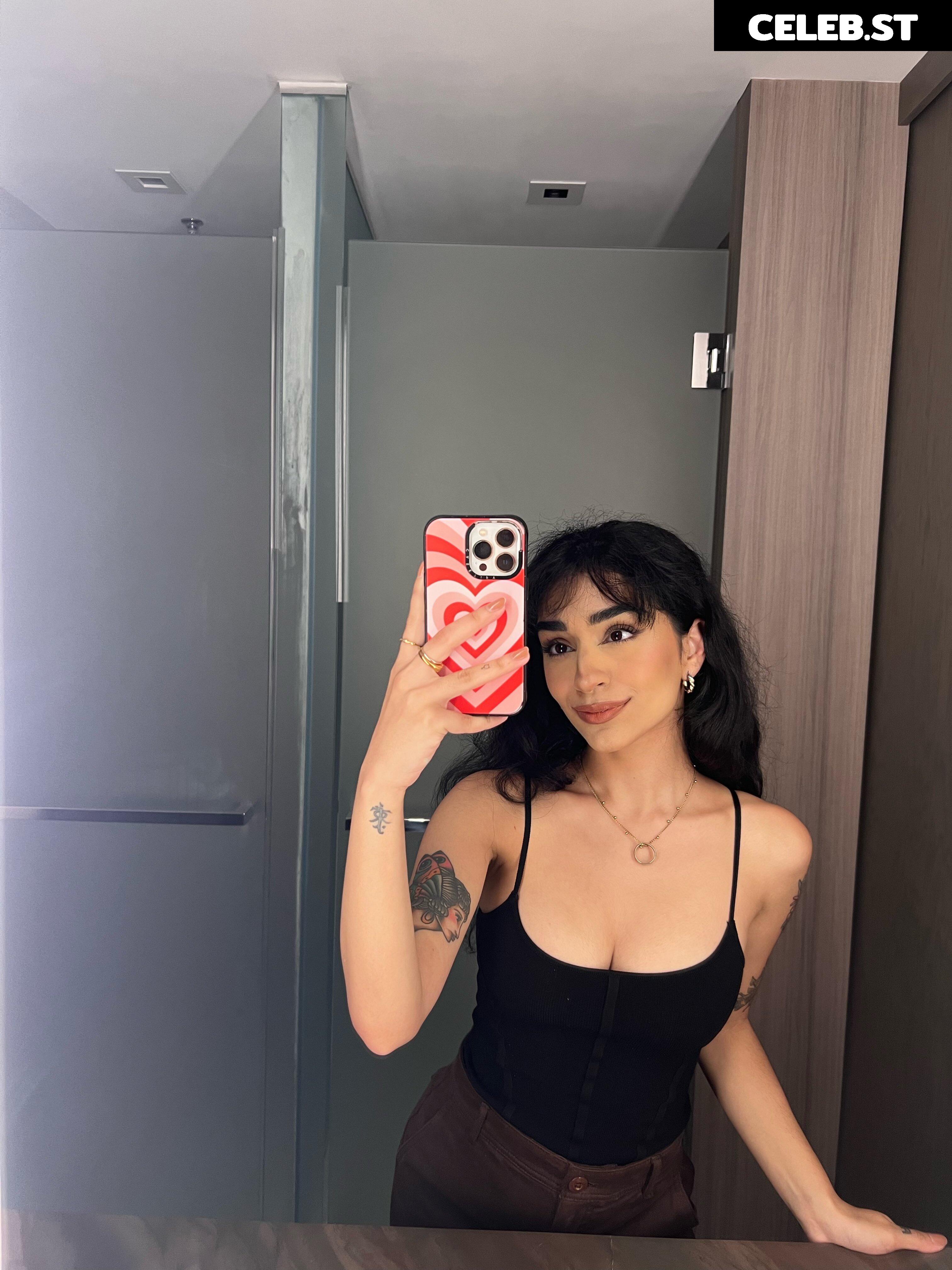 Saira Rose / sairaspooks Image 11875132