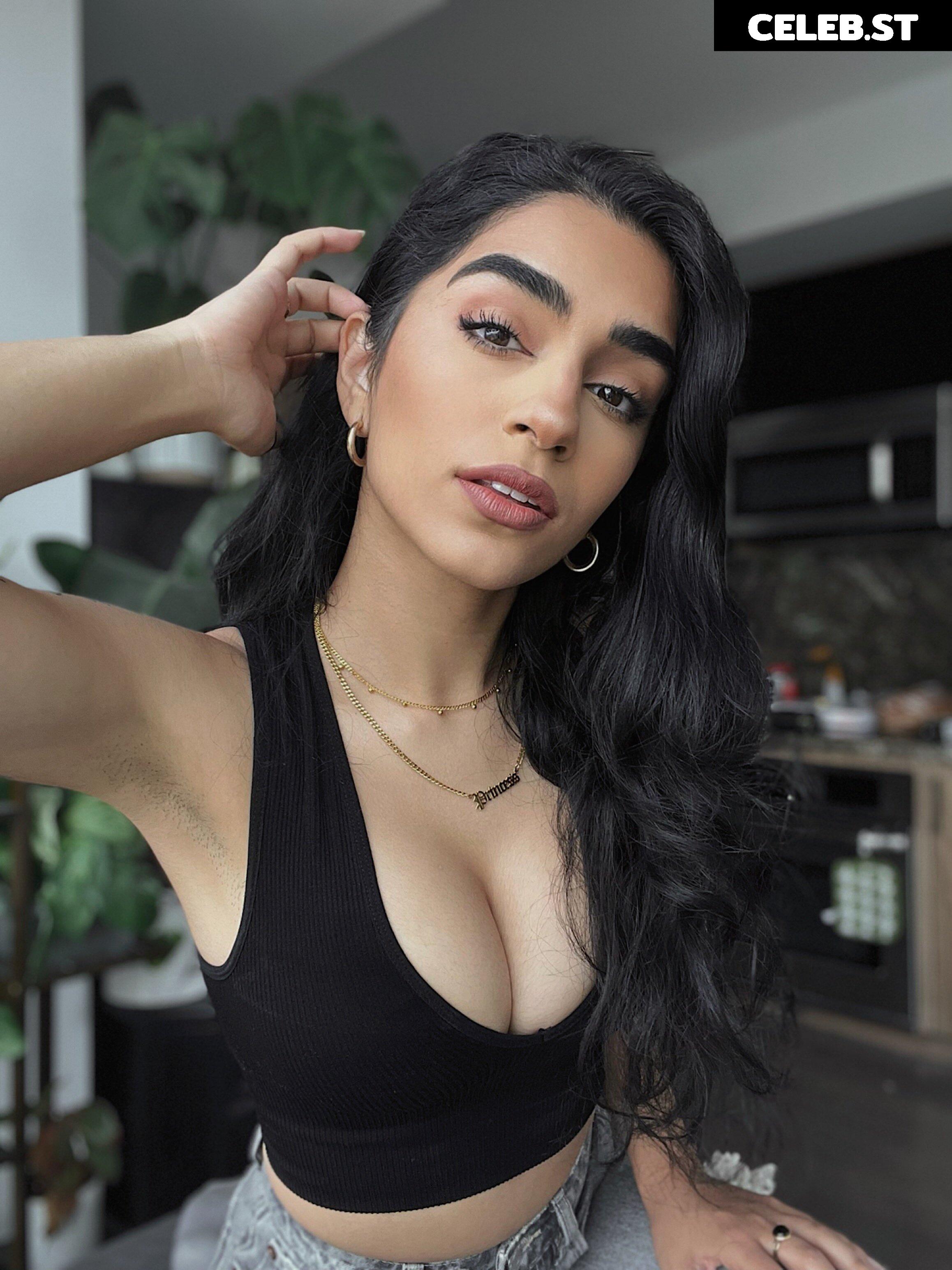 Saira Rose / sairaspooks Image 11875135