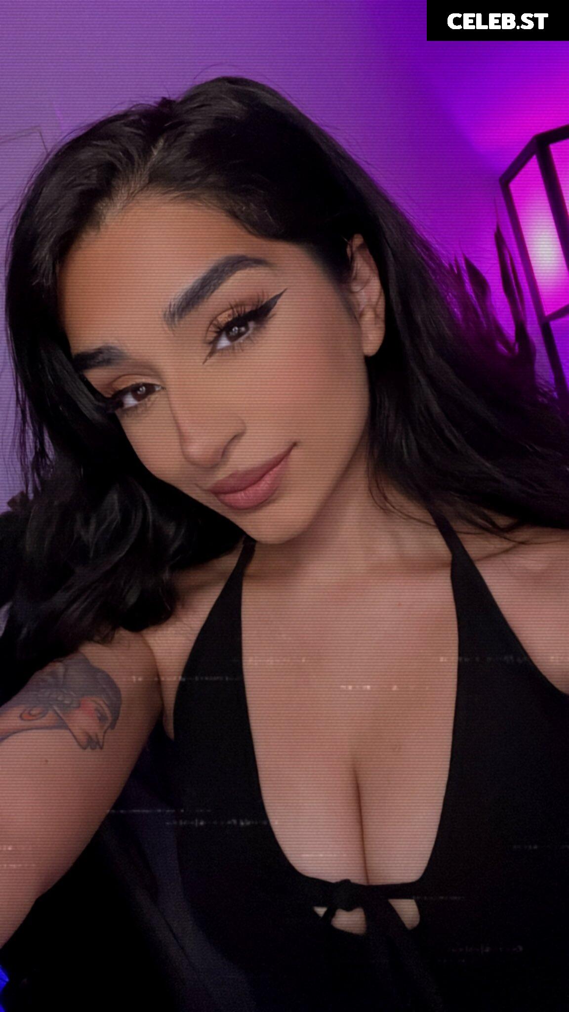 Saira Rose / sairaspooks Image 11875155