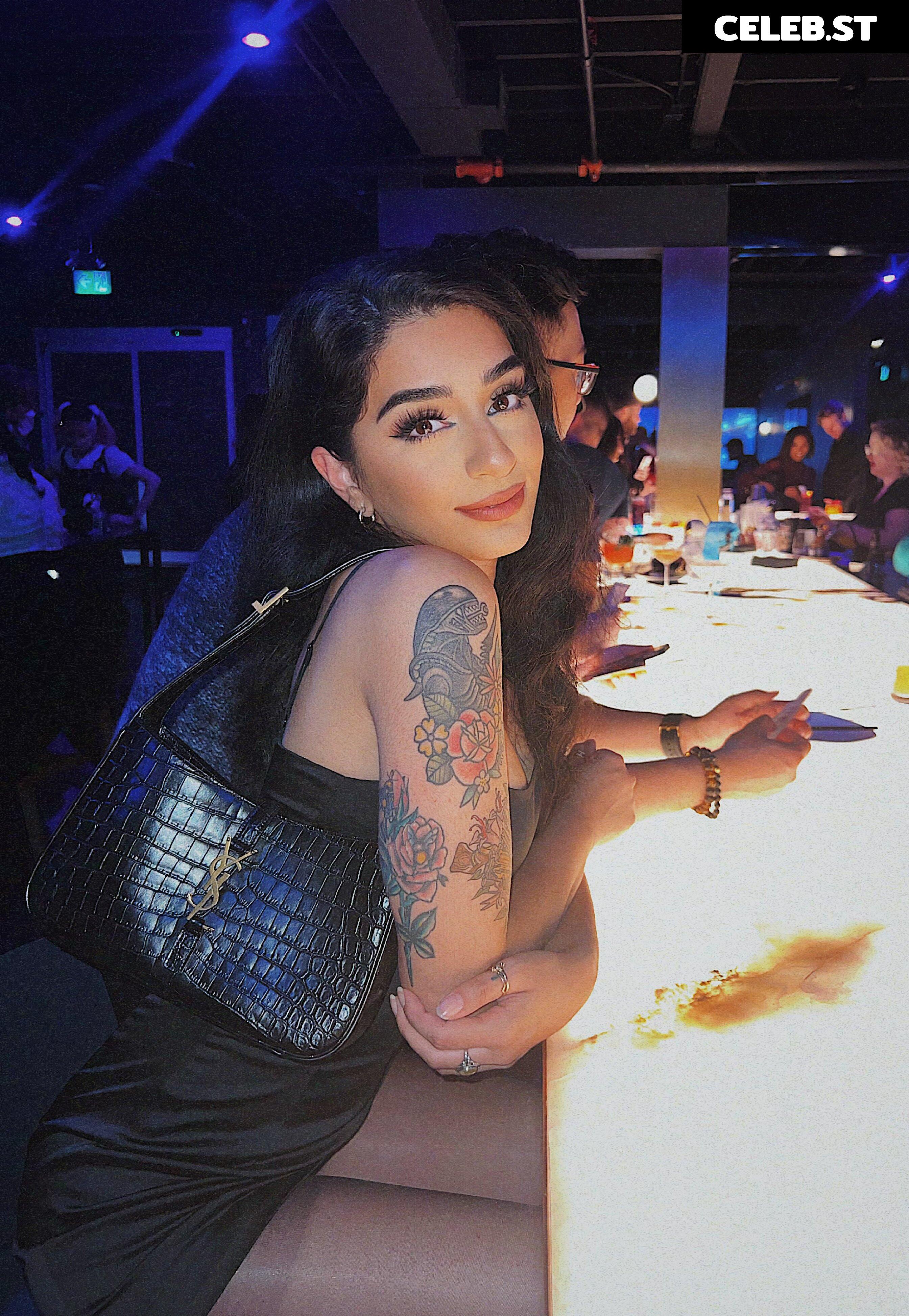 Saira Rose / sairaspooks Image 11875224