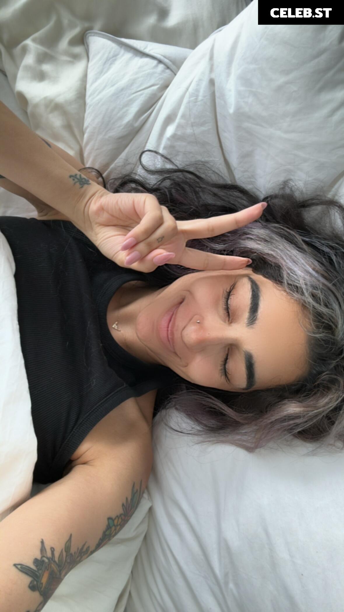 Saira Rose / sairaspooks Image 11875240