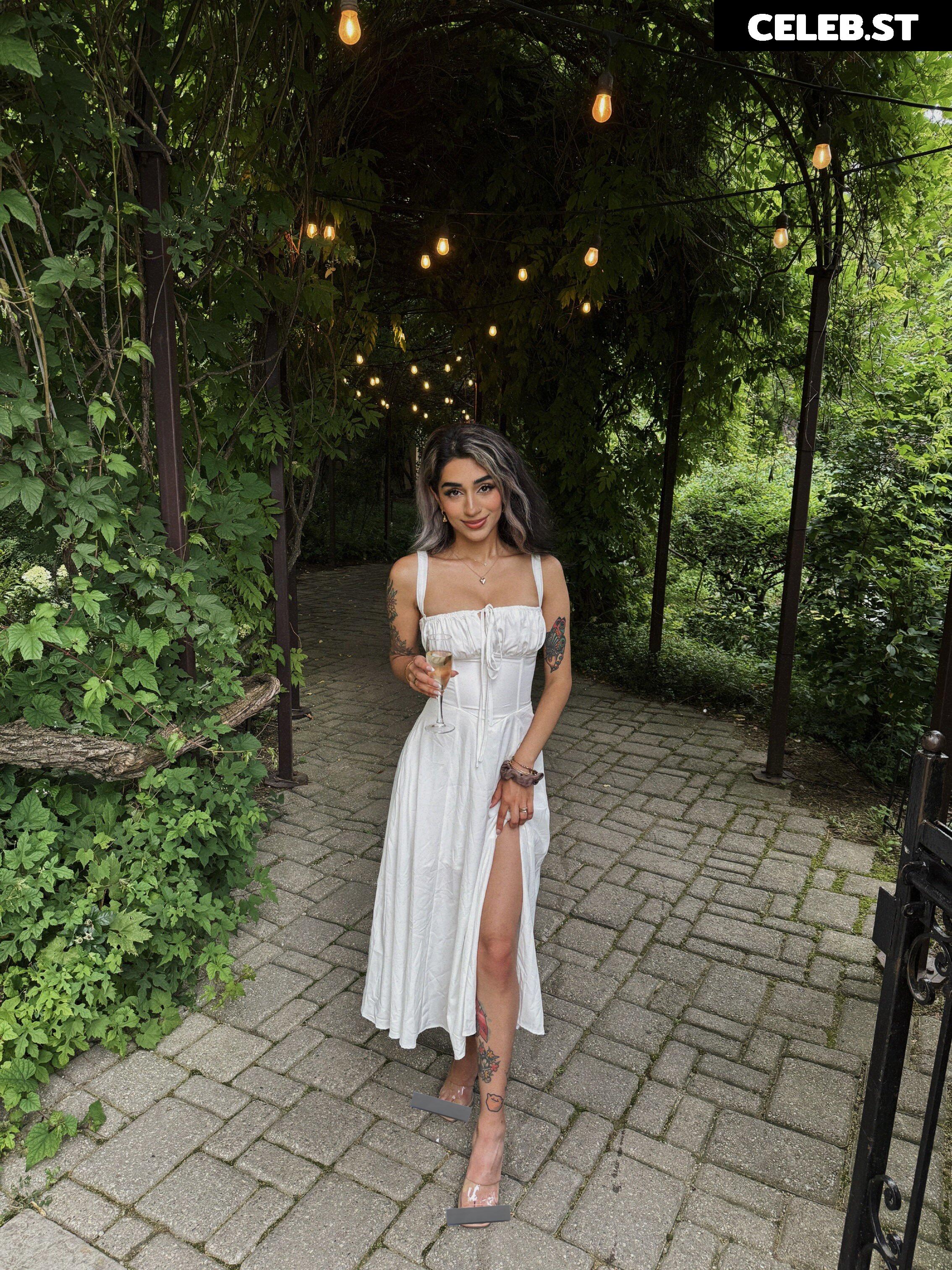 Saira Rose / sairaspooks Image 11875246