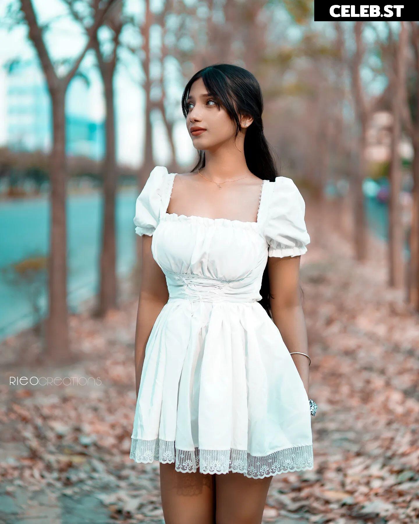 Miss moon Image 11874874