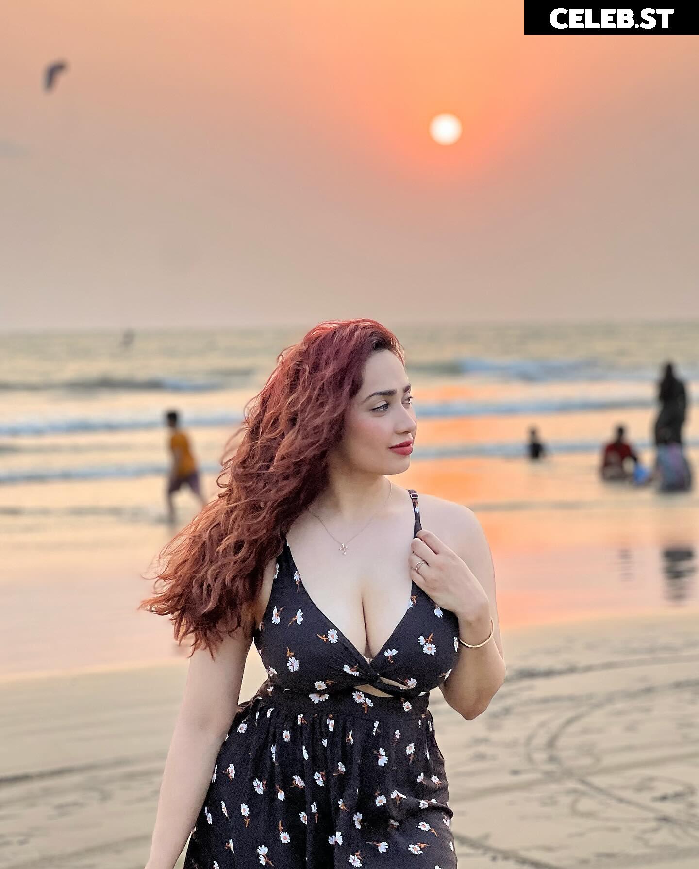 Aditi Mistry Image 11874598