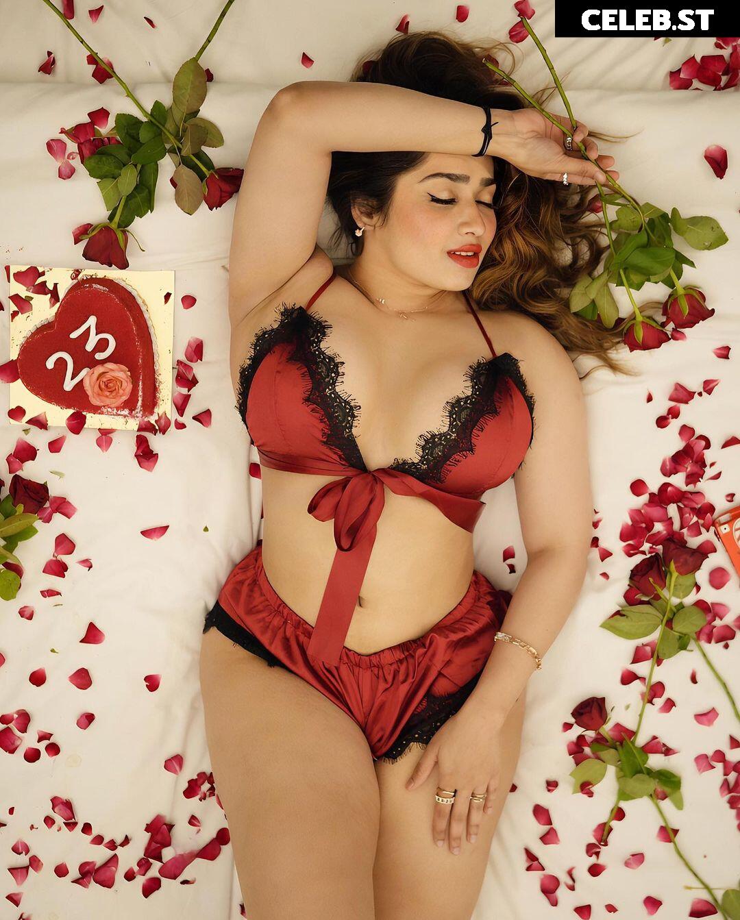 Aditi Mistry Image 11874561