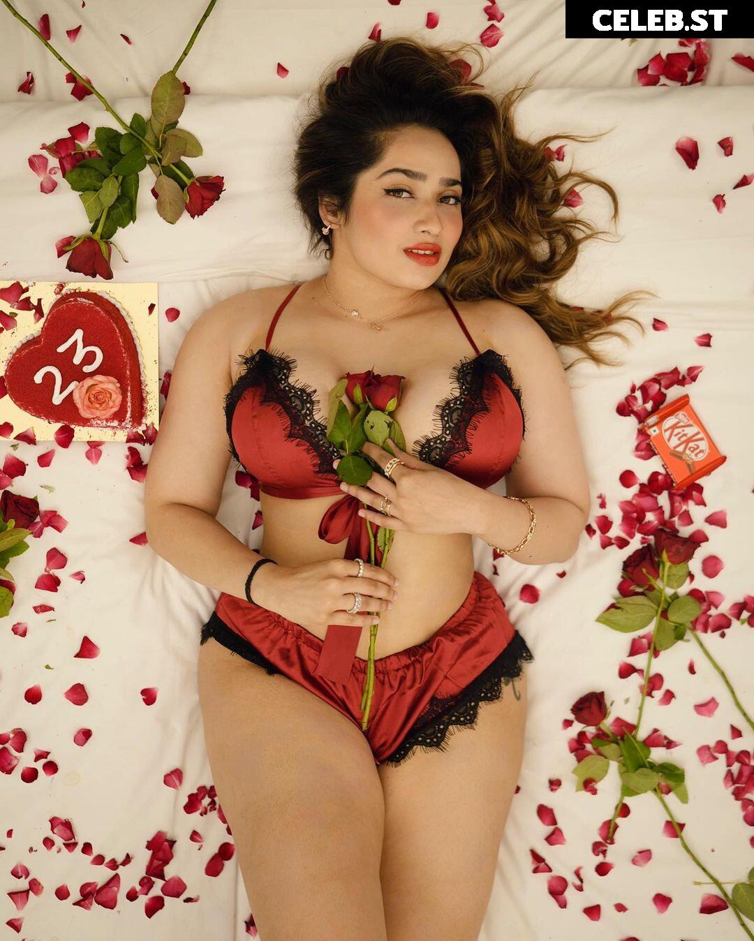 Aditi Mistry Image 11874565
