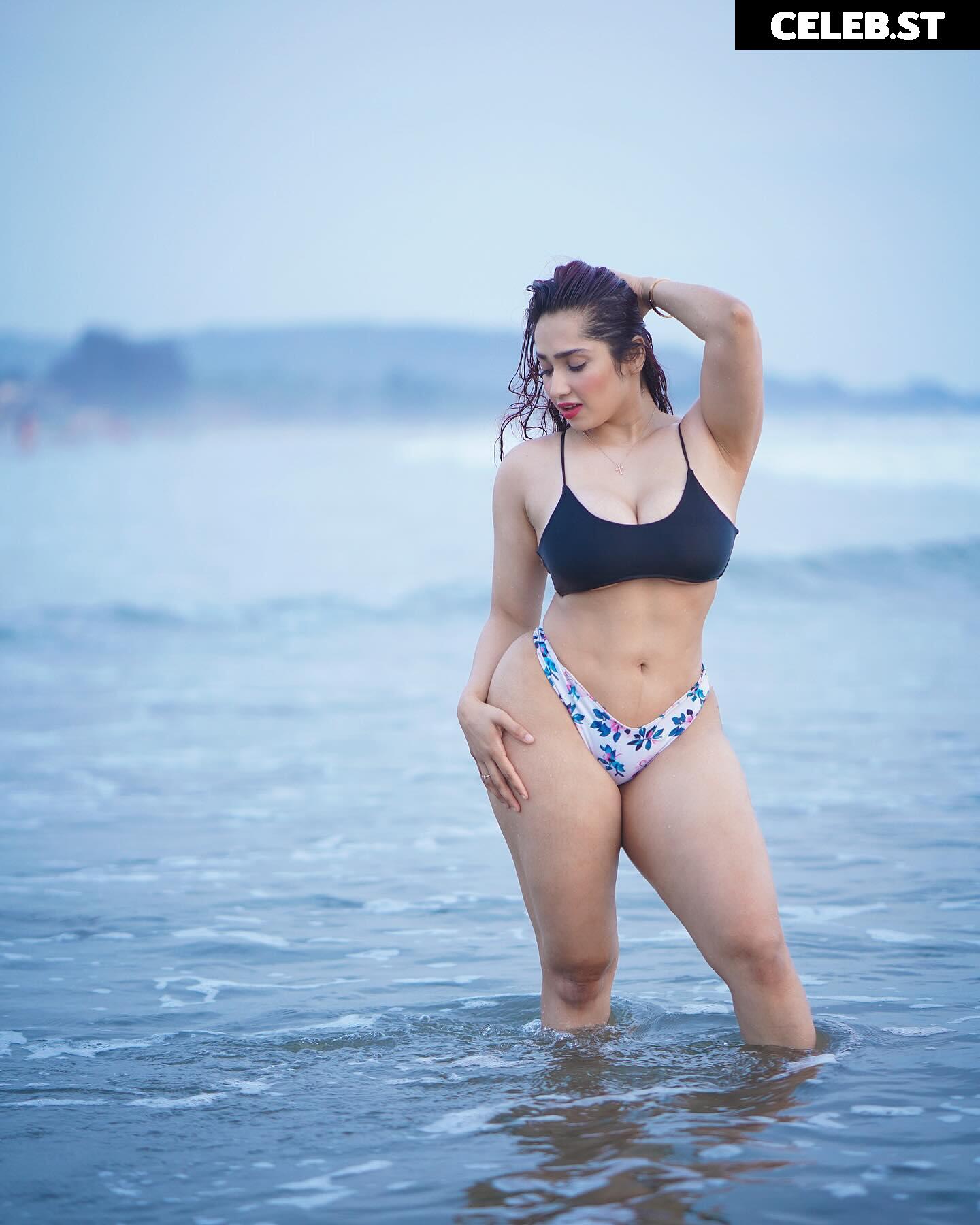 Aditi Mistry Image 11874603