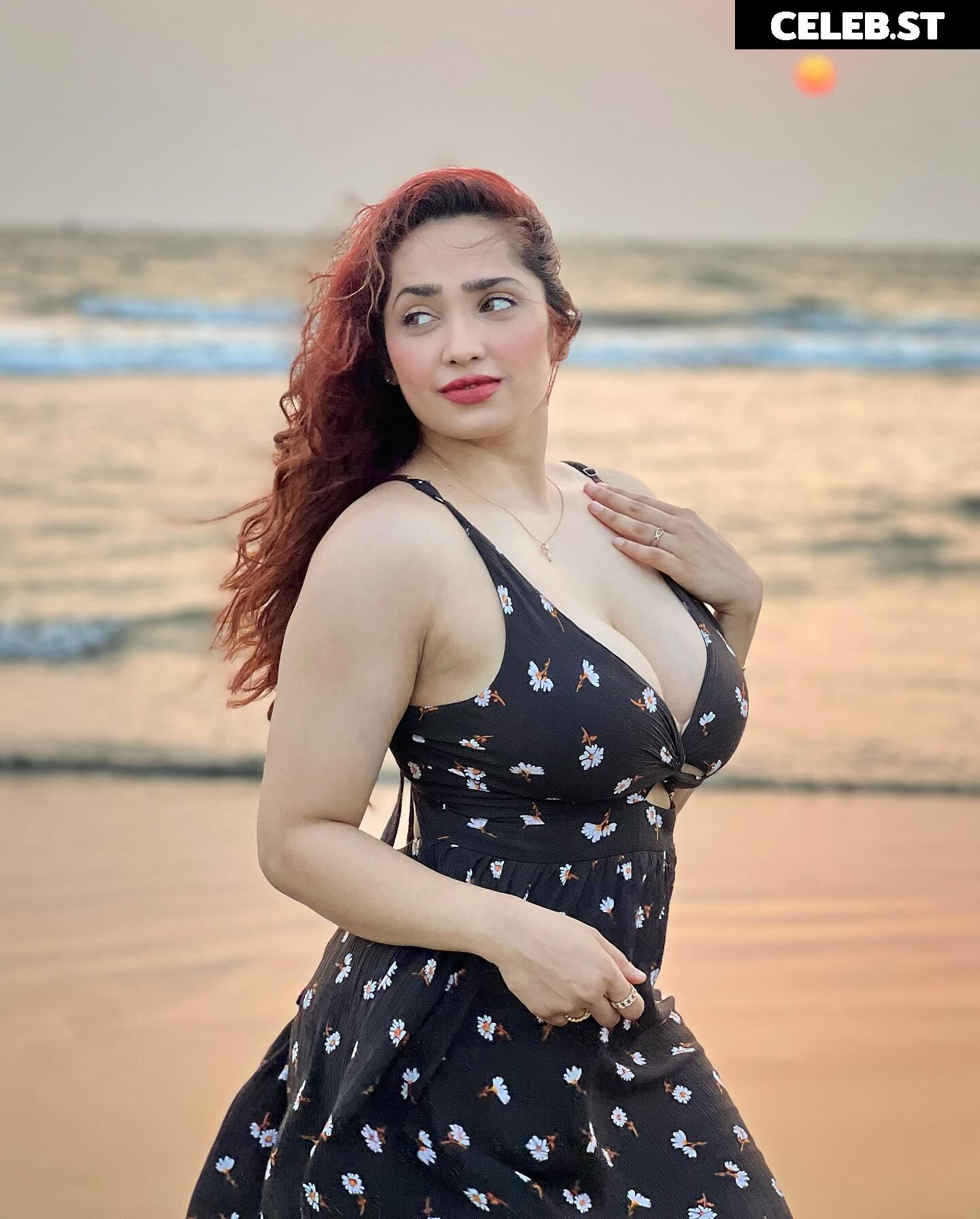 Aditi Mistry Image 11874606