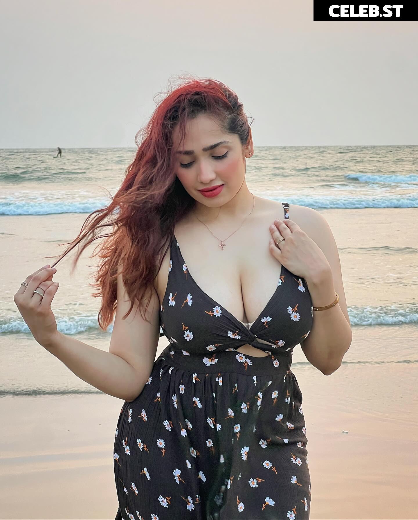 Aditi Mistry Image 11874633