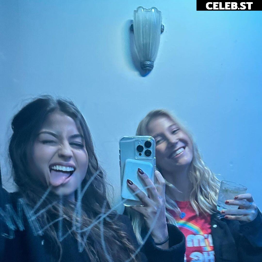 Reneé Monaco (peachmangojuice) Image 11876528