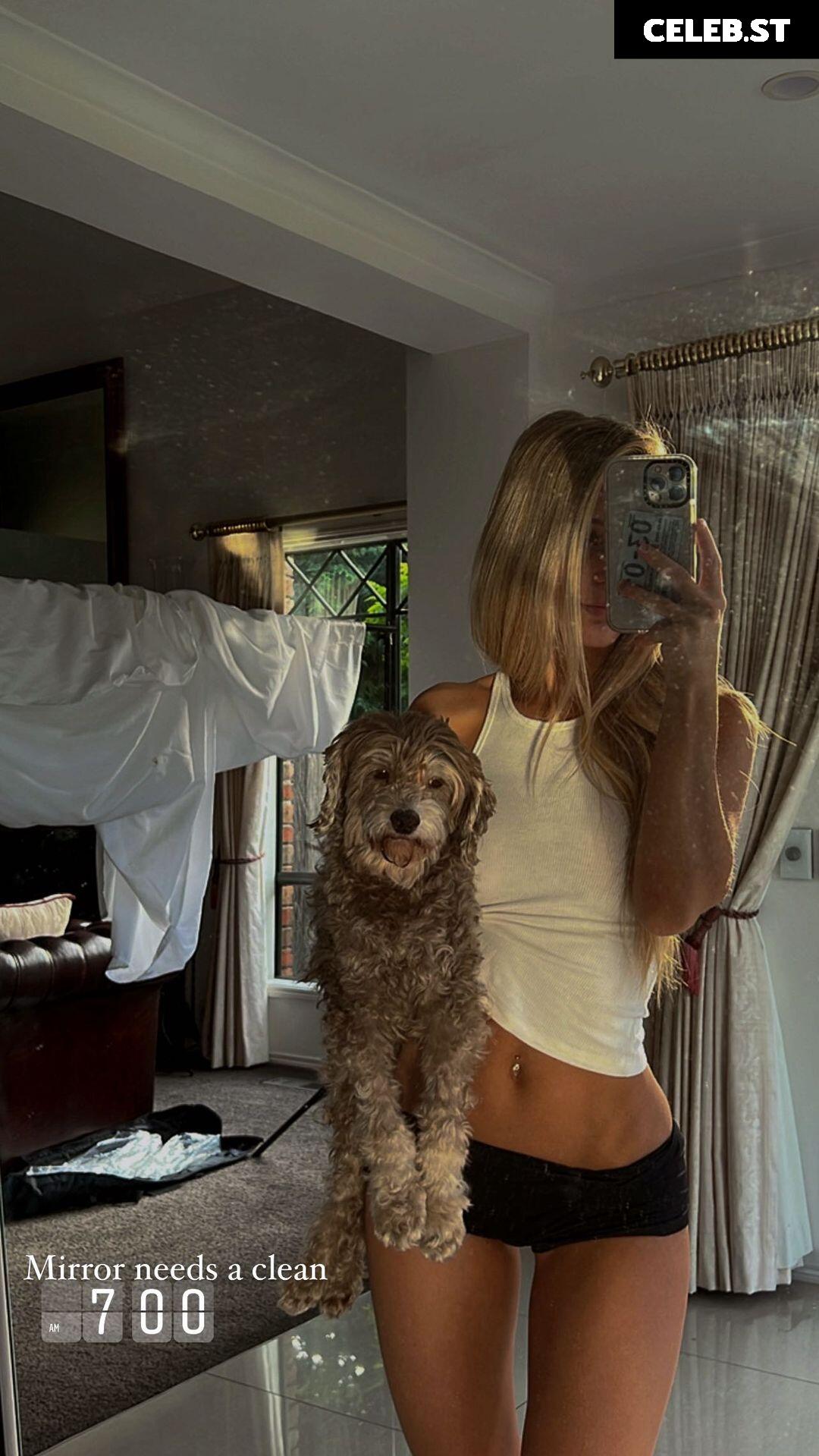 Cassie and Chloe Roberts Image 11876777