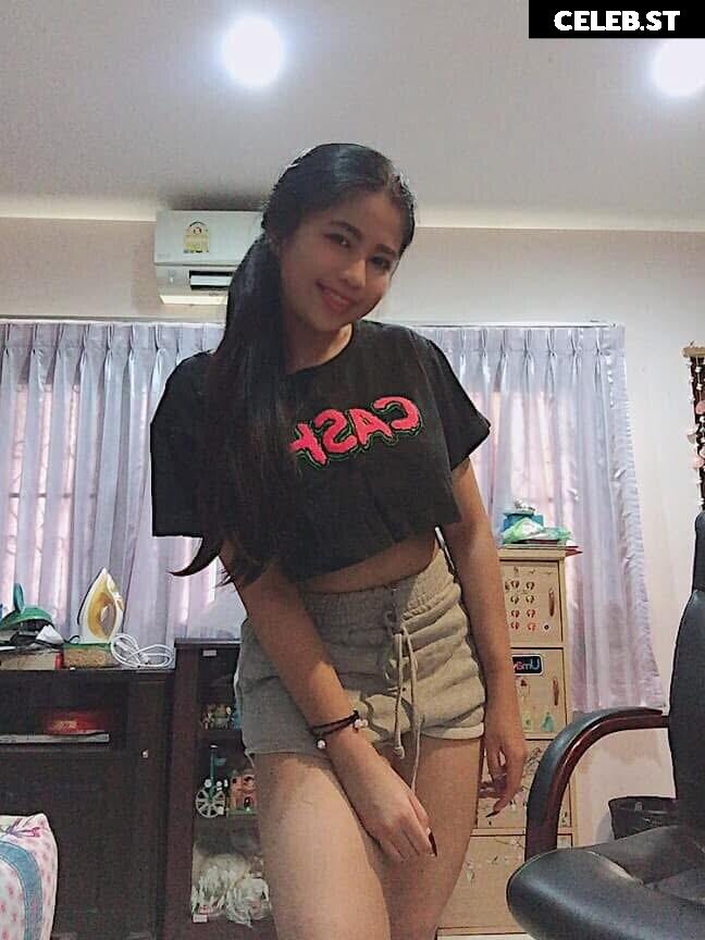 bustyzoe / Itszoecutie Image 11822198