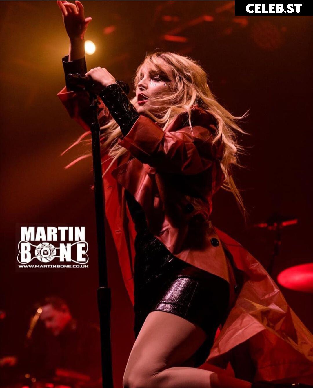 Lauren Mayberry (Singer) Image 11898598