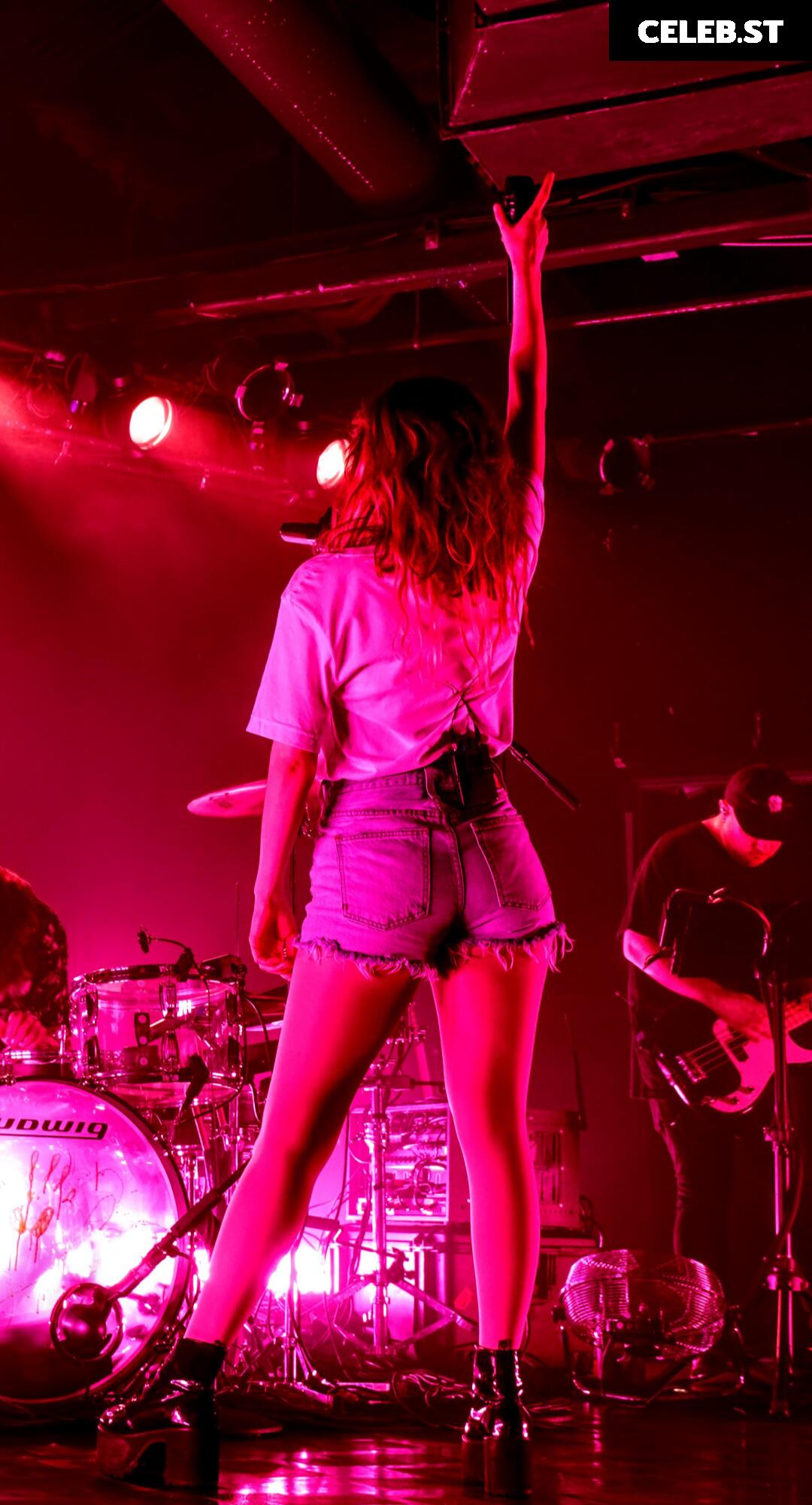 Lauren Mayberry (Singer) Image 11898620