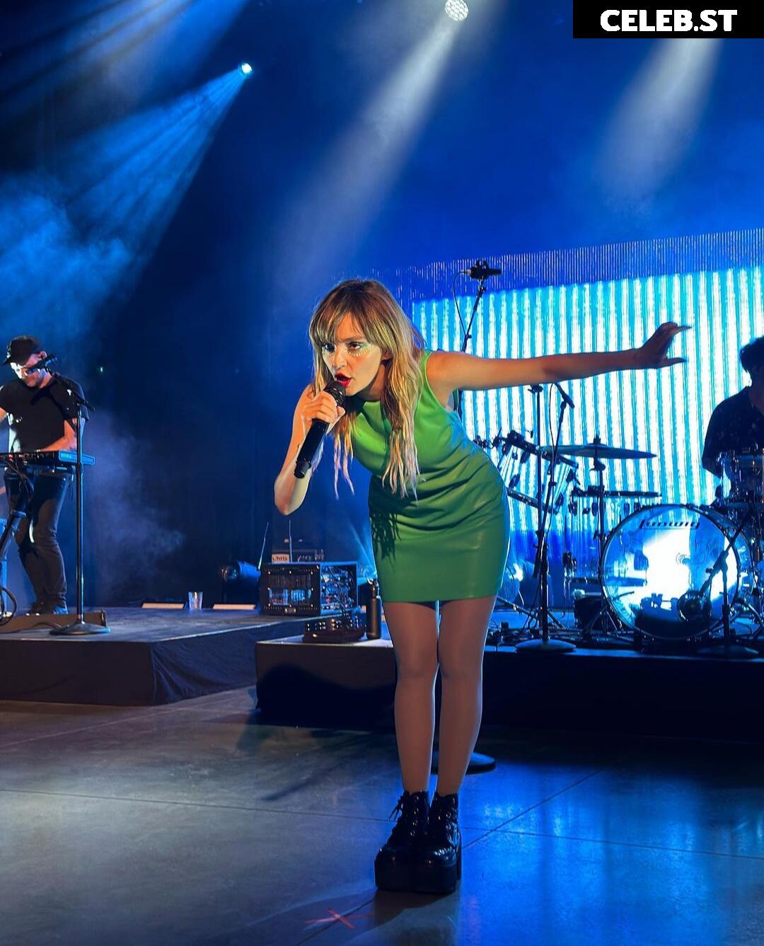 Lauren Mayberry (Singer) Image 11898625