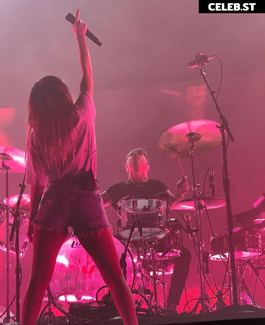 Lauren Mayberry (Singer) Image 11898629