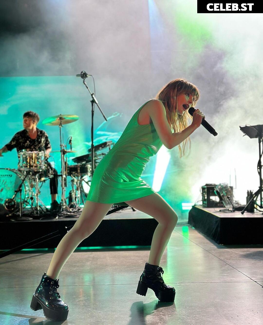 Lauren Mayberry (Singer) Image 11898628