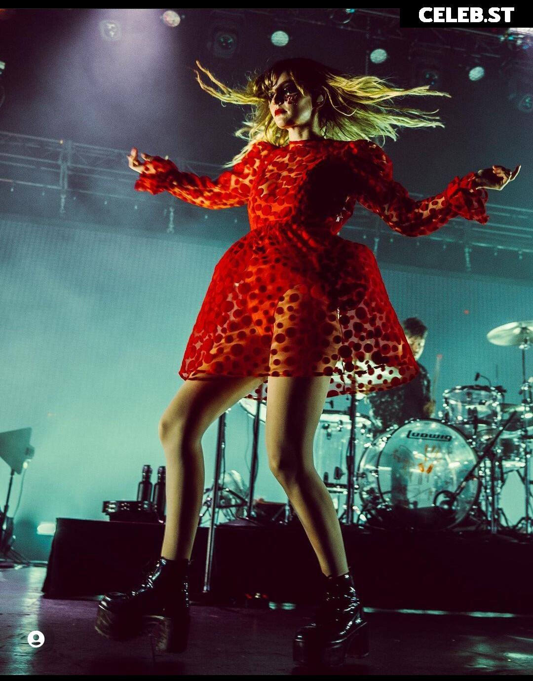 Lauren Mayberry (Singer) Image 11898601