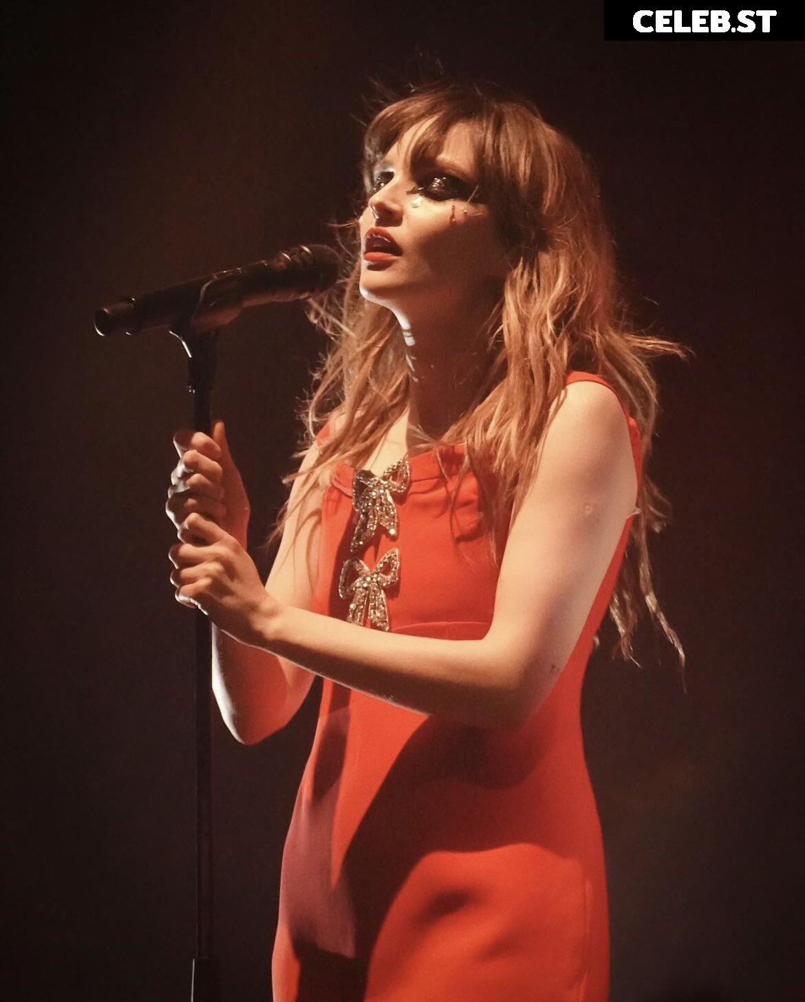 Lauren Mayberry (Singer) Image 11898654