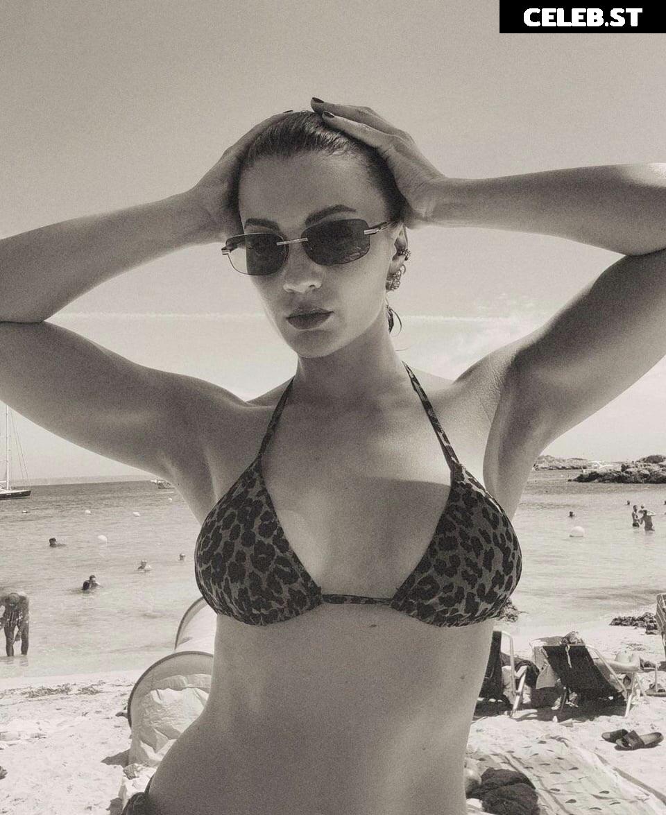 Burcu Özberk Image 11895975