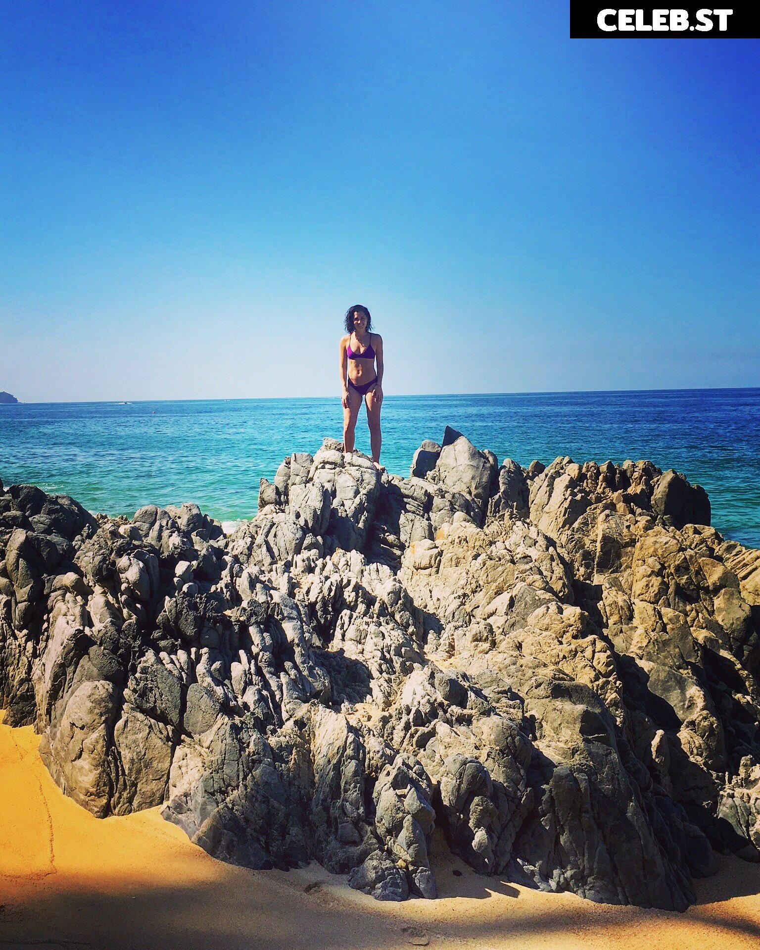 Megan Olivi Image 11895614