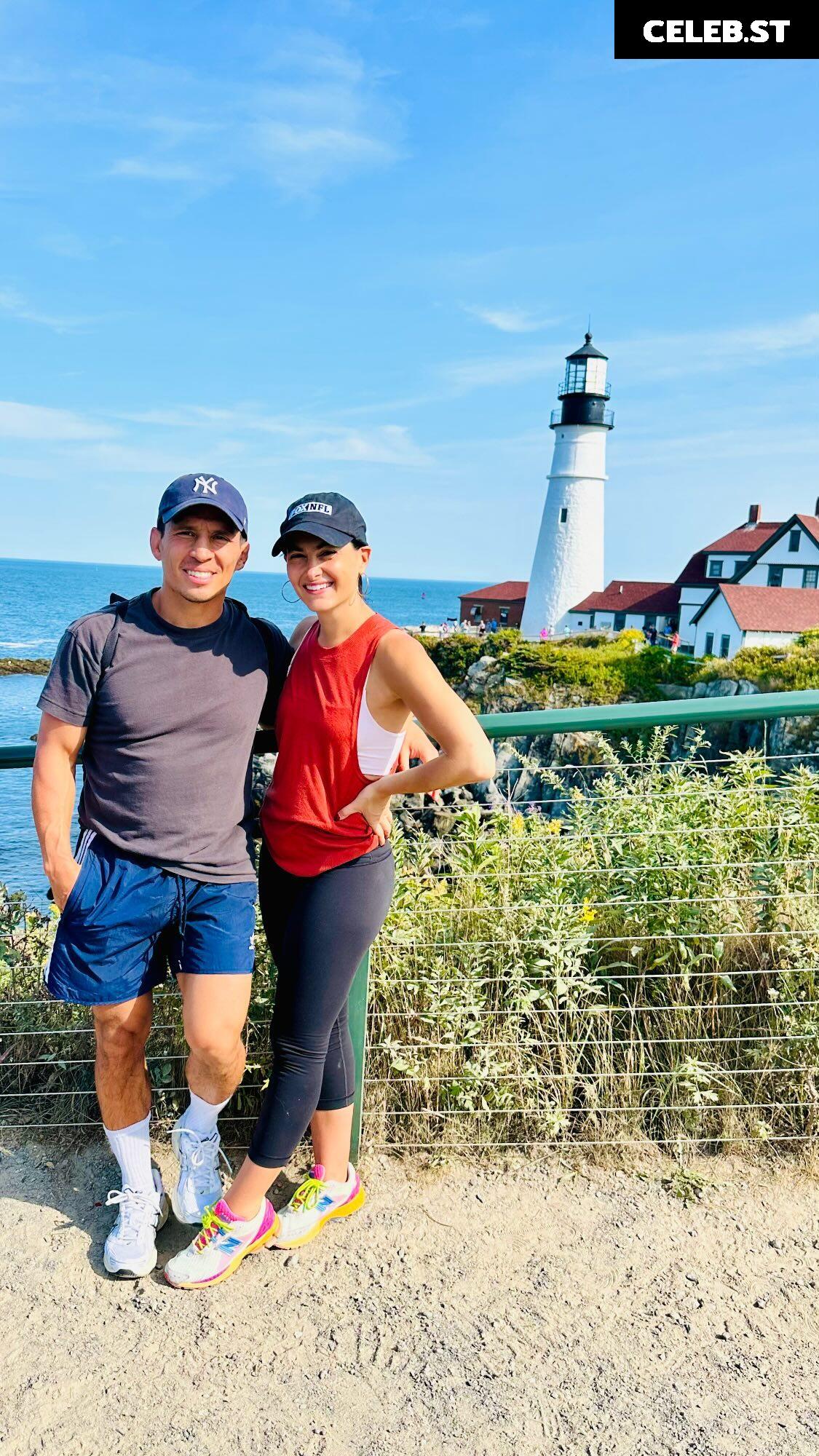 Megan Olivi Image 11895607