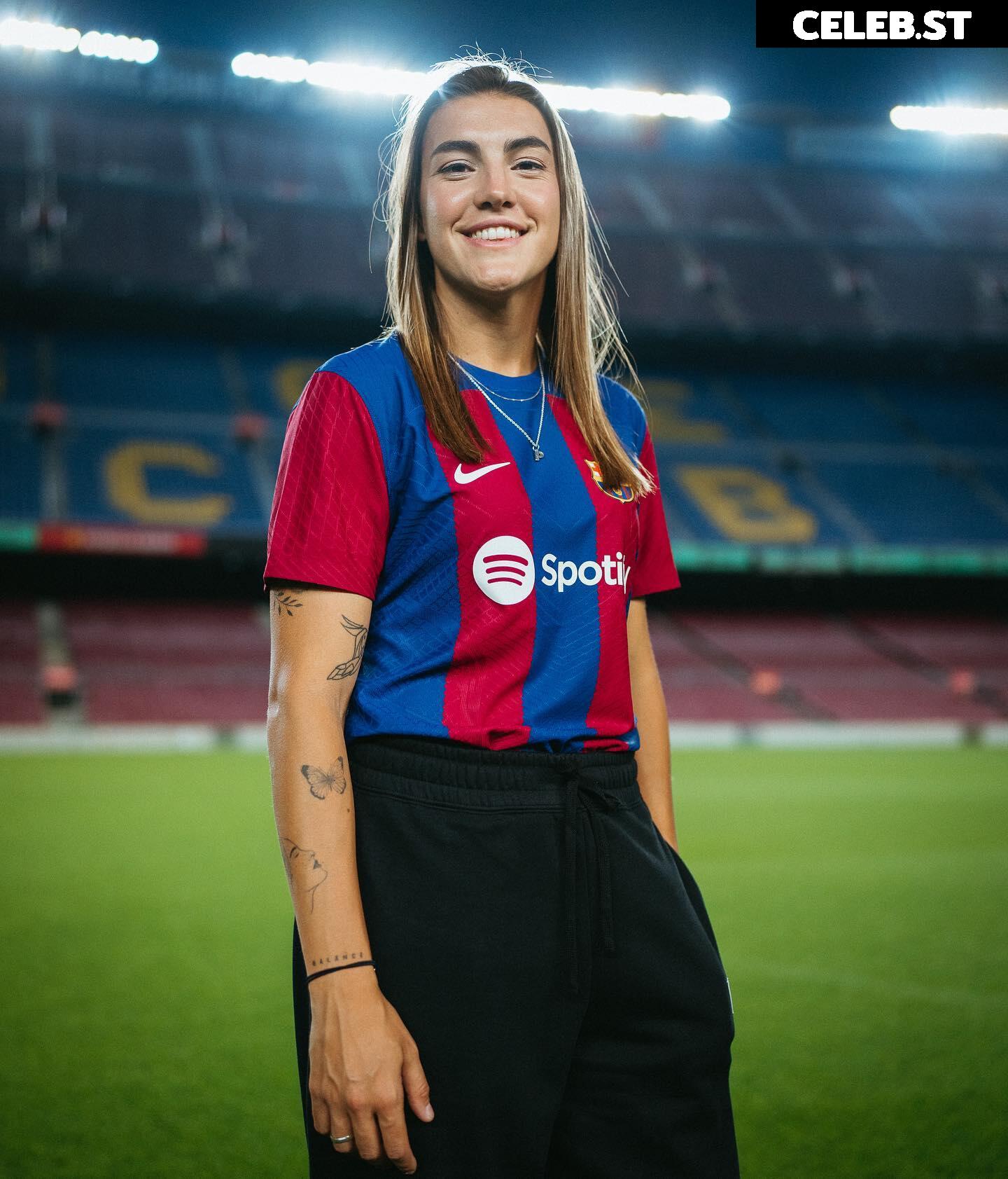 Female football/soccer players Image 11894303