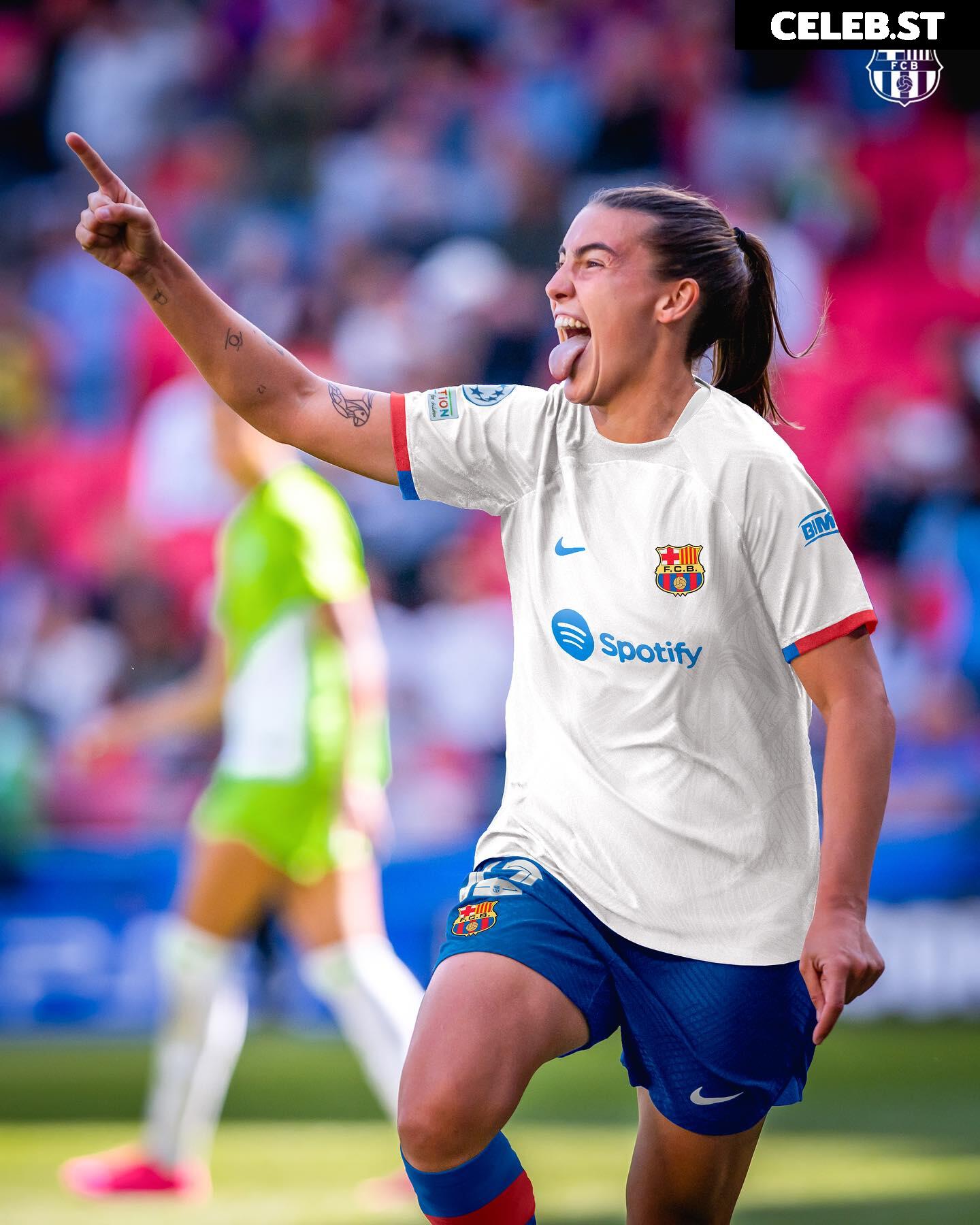 Female football/soccer players Image 11894301