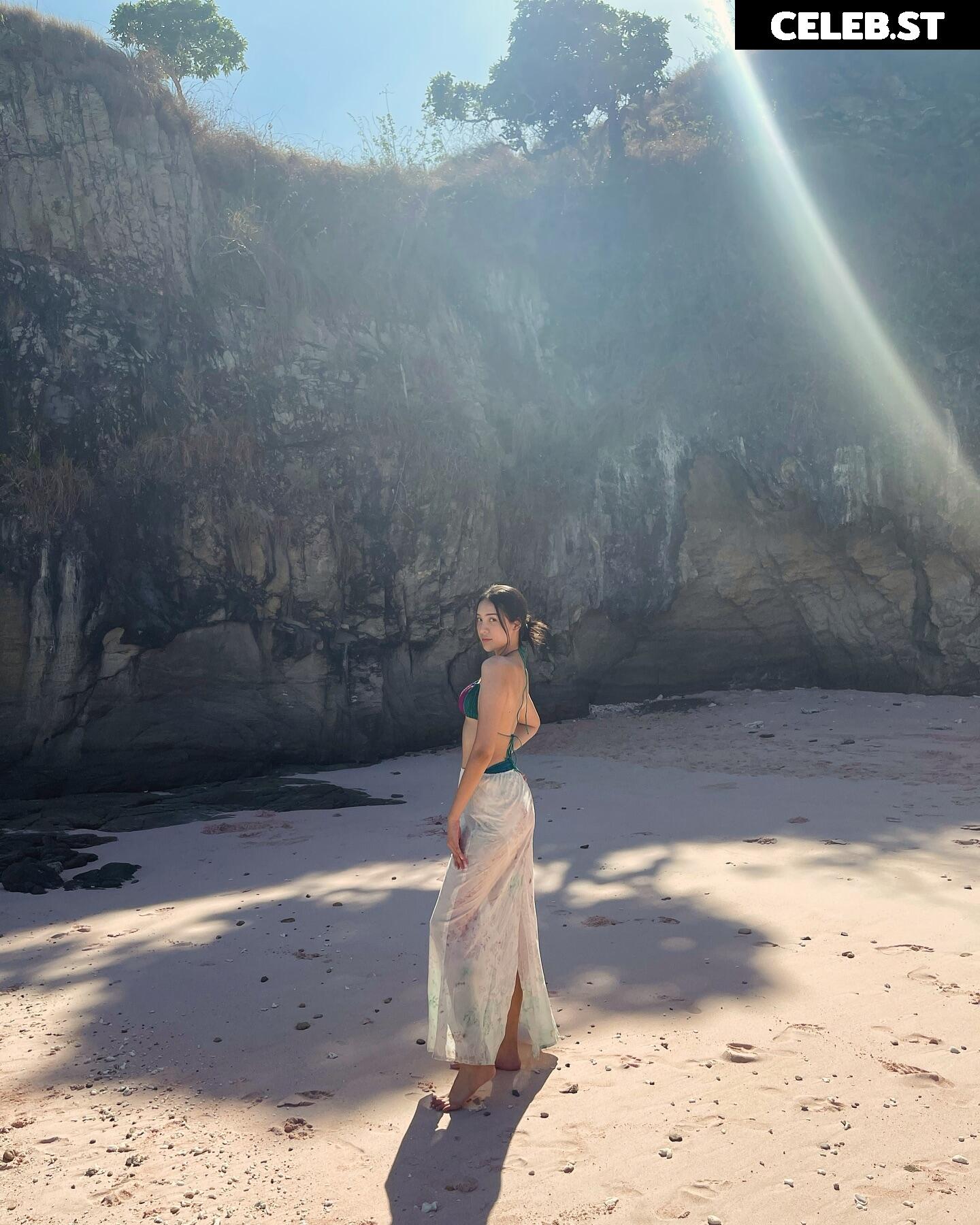 ANYA GERALDINE Image 11897133