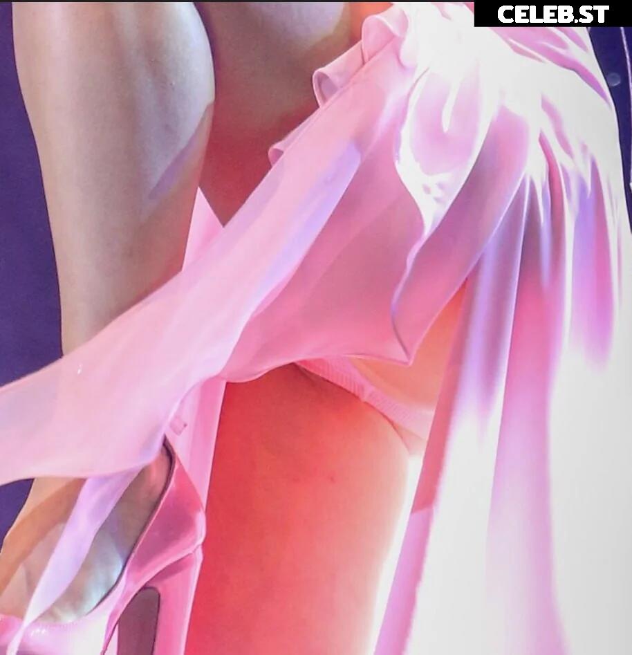 Simge Sağın Image 11896872