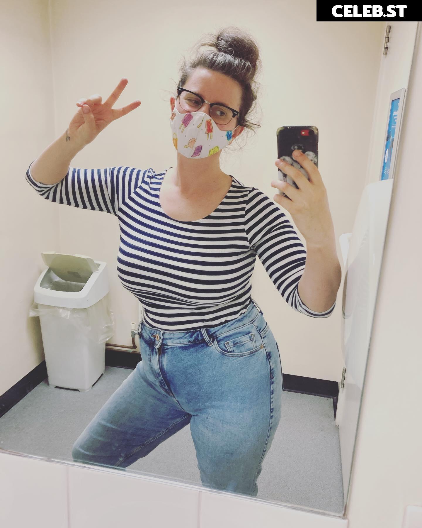 Felicity Ward, The Office AU. Image 11896373