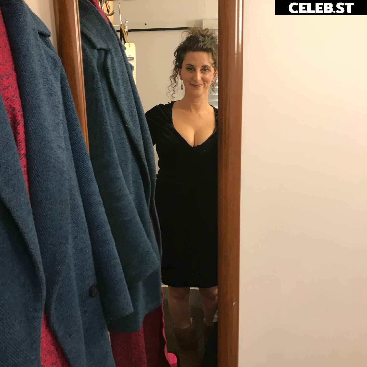 Felicity Ward, The Office AU. Image 11896374