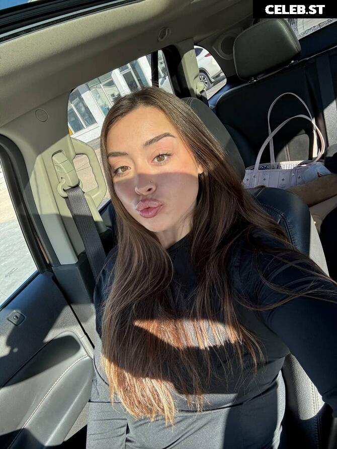 Chandler Olivia Hayden Image 11893194