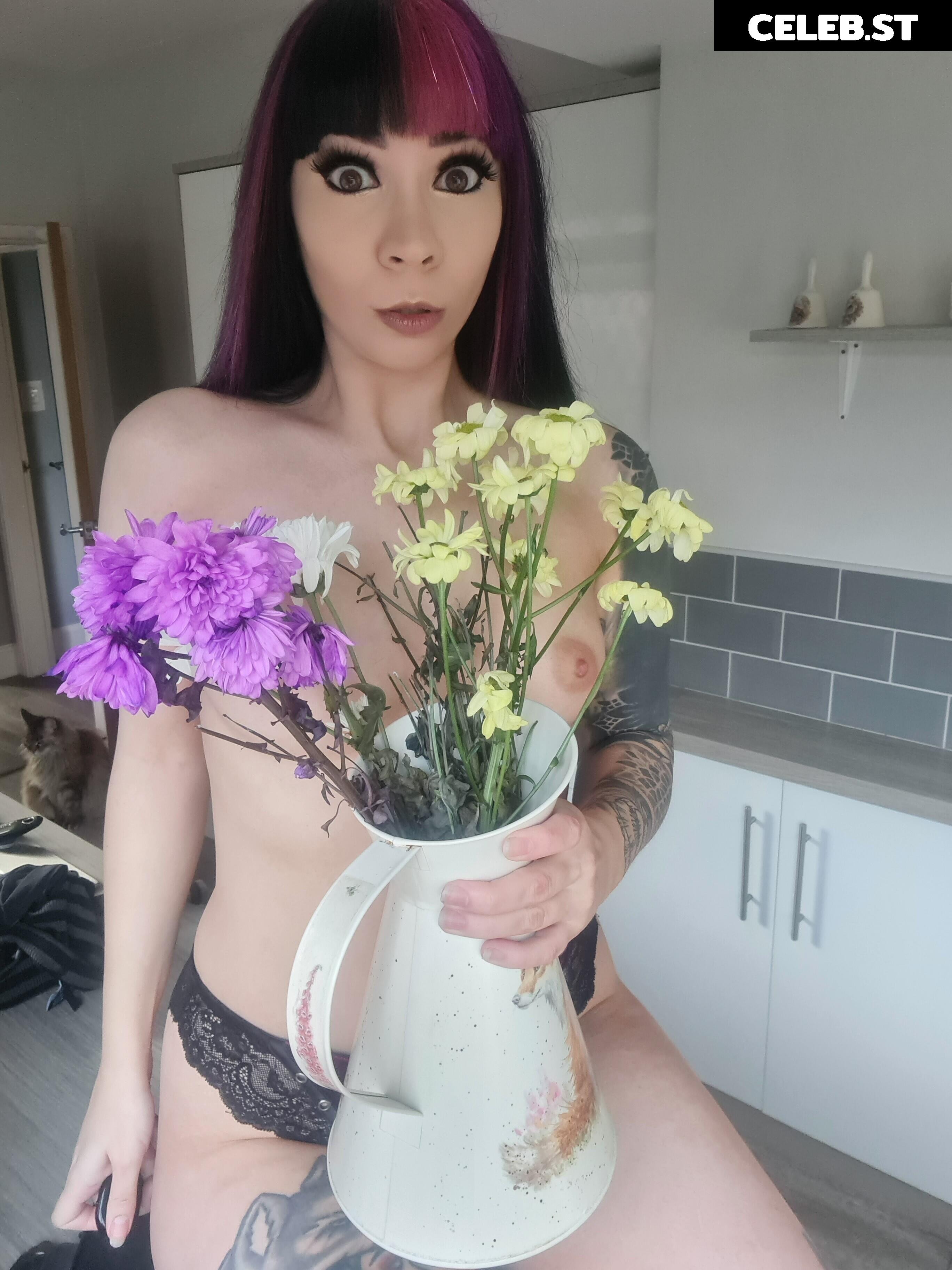 Chloe Drinkwater (Skarlett Riot Singer) Image 11892924