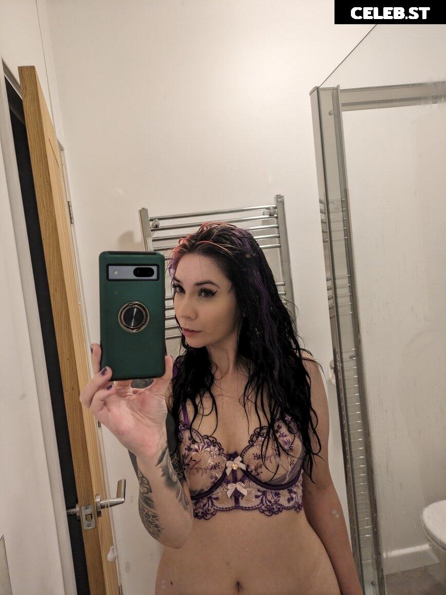 Chloe Drinkwater (Skarlett Riot Singer) Image 11892822